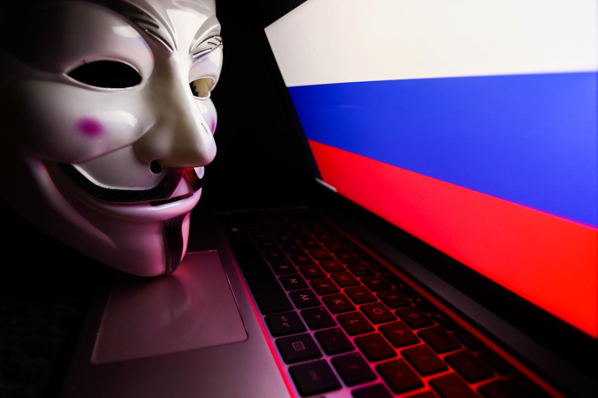 Anonymous ameaça atacar empresas ocidentais que mantêm actividade na Rússia