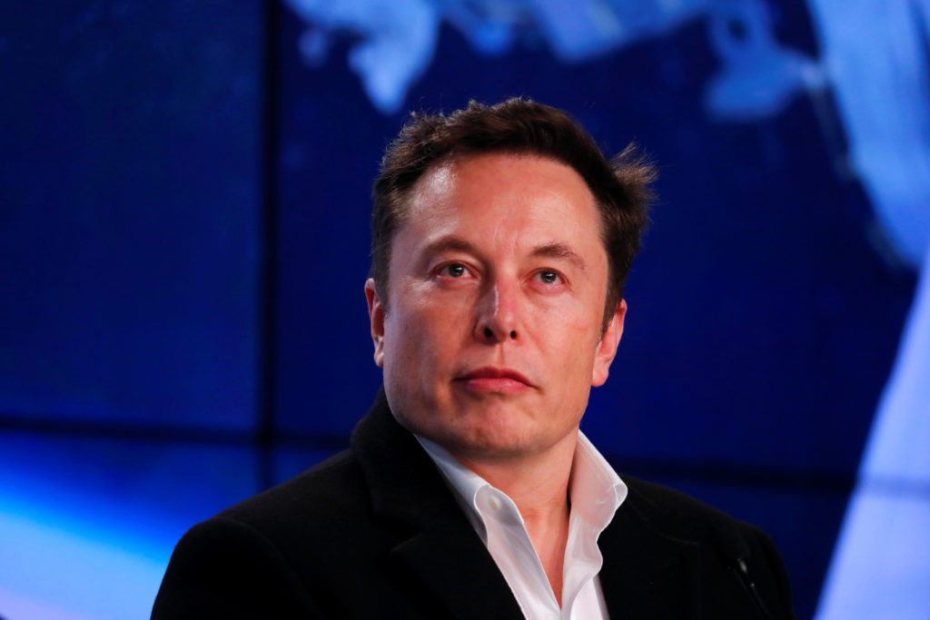 Elon Musk anuncia compra da rede social Twitter