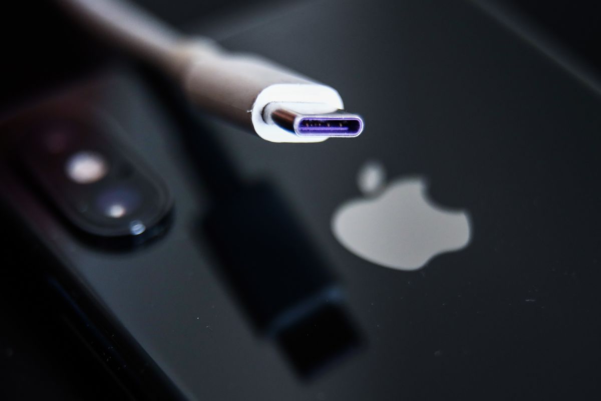 iPhone 15 pode marcar a transição do conector Lightning para o USB-C