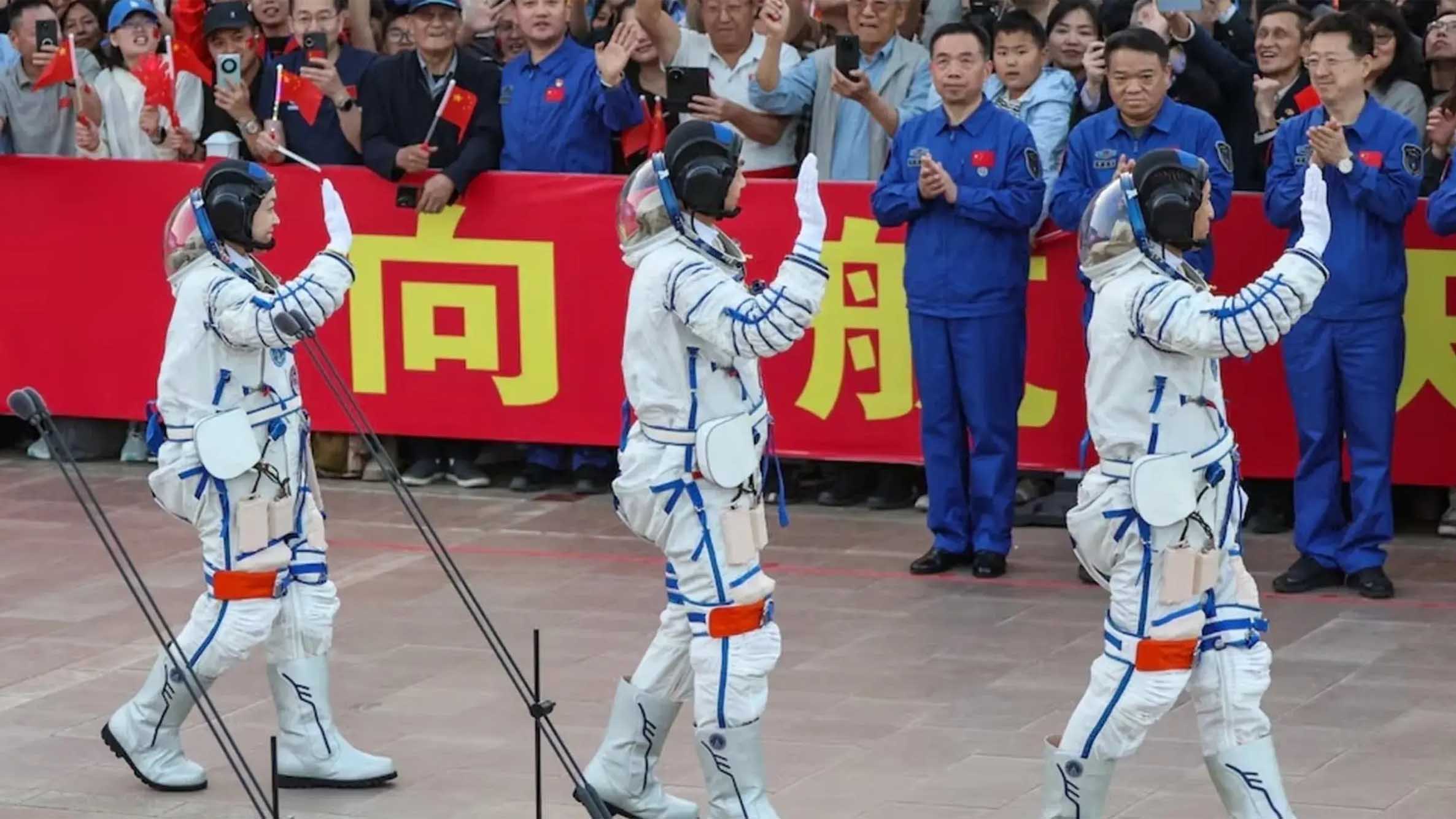 Missão Shenzhou-23: China envia com sucesso três astronautas ao Espaço