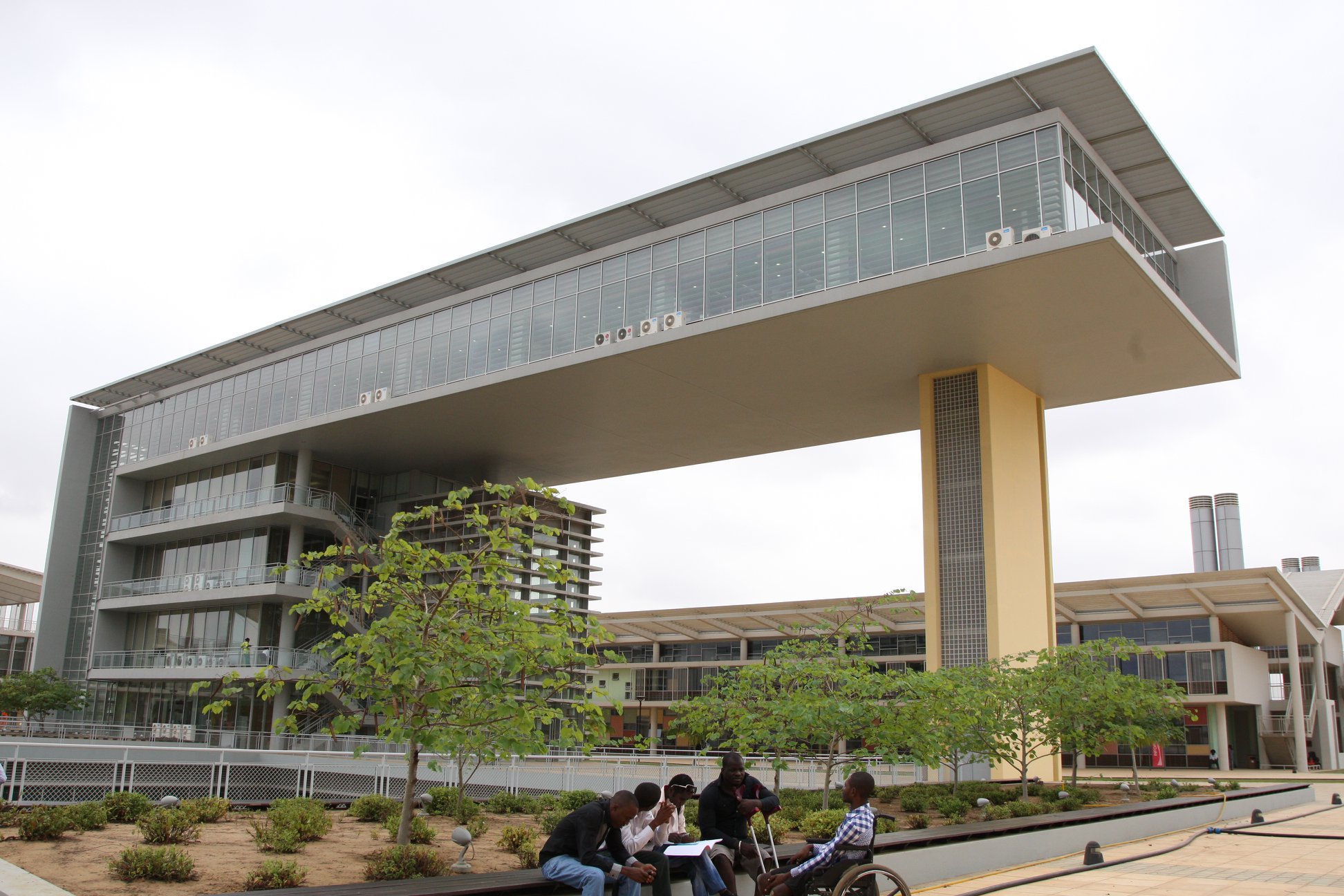 Universidade Agostinho Neto lança curso de pós-graduação para 2021