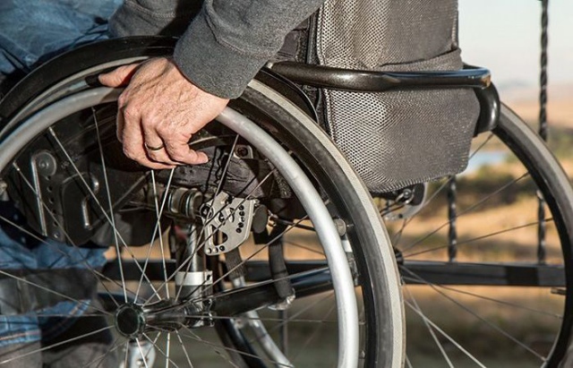 Paraplégicos voltam a andar graças a implantes electrónicos