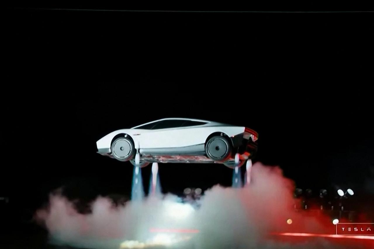 lon Musk apresenta o primeiro carro voador de sempre: o Roadster de nova geração