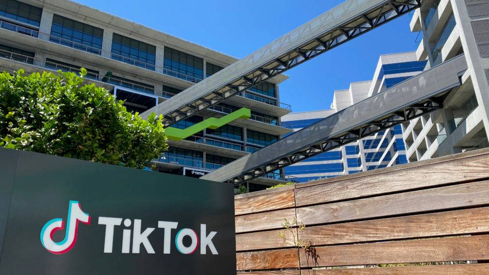 Tribunal paquistanês bloqueia Tiktok por não filtrar conteúdo obsceno