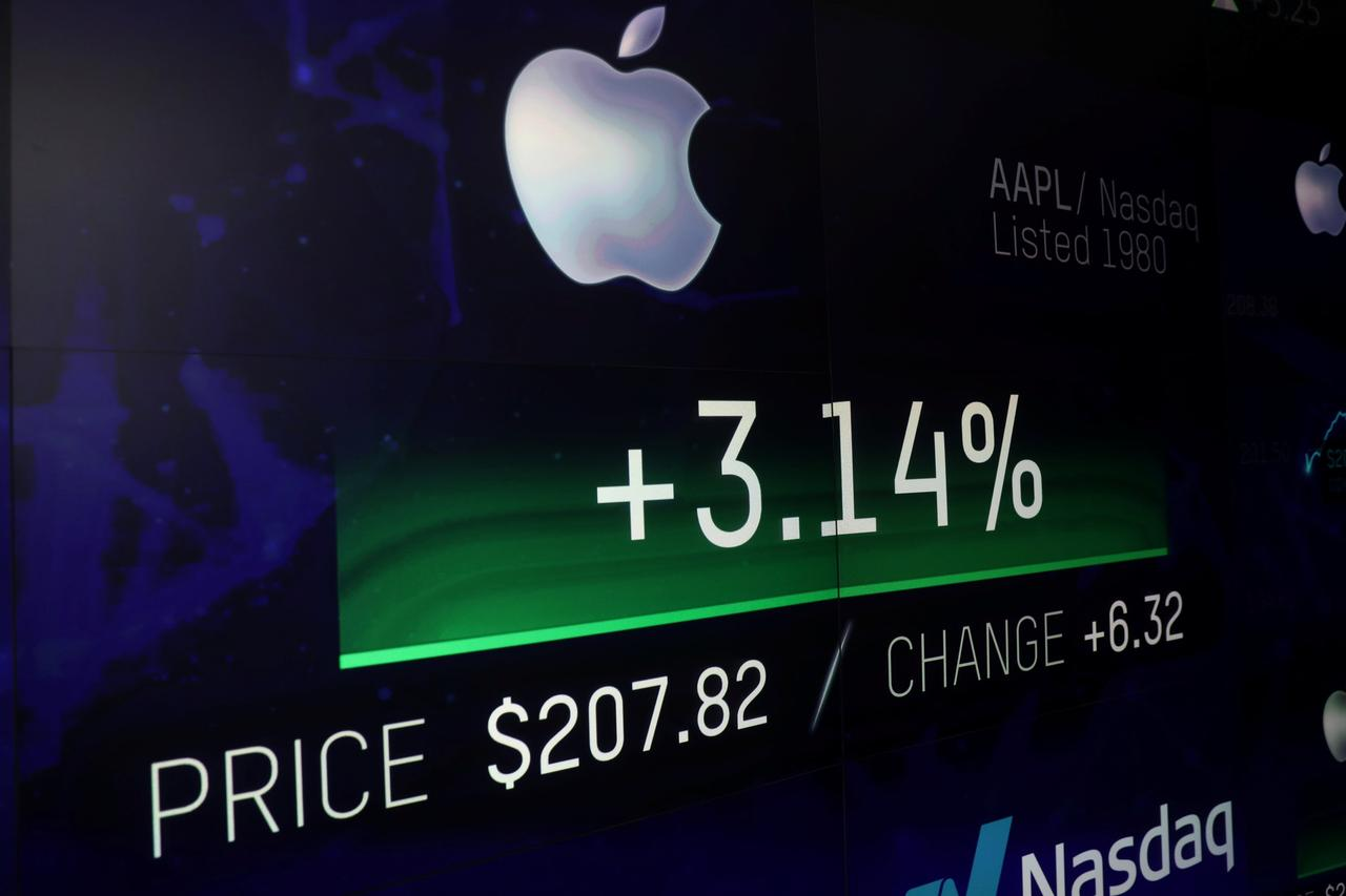 Apple pode tornar-se na primeira empresa do mundo a valer três biliões de dólares