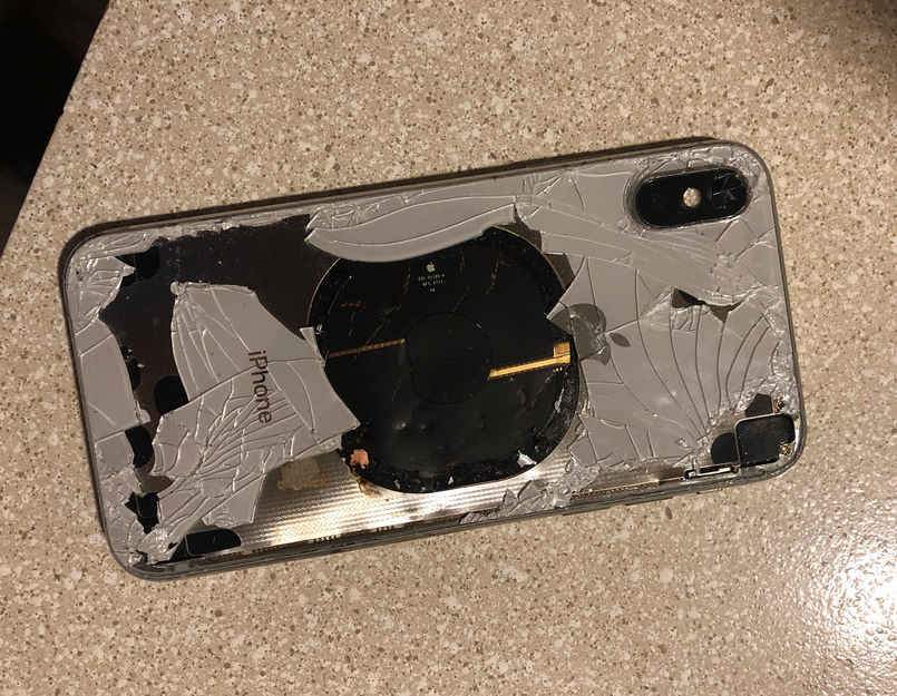 Australiano processa a Apple depois do seu iPhone X explodir no bolso