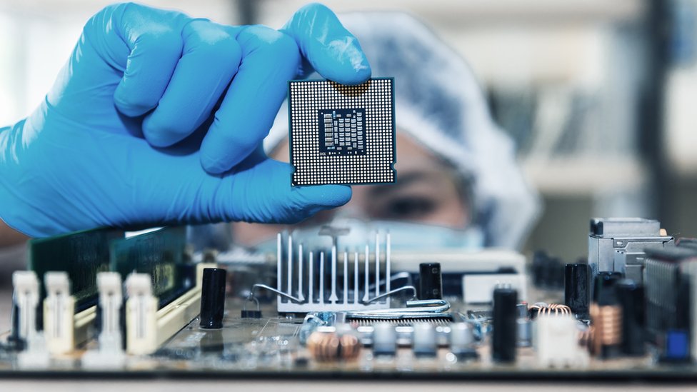 EUA querem proibir exportações de materiais para produzir chips na China