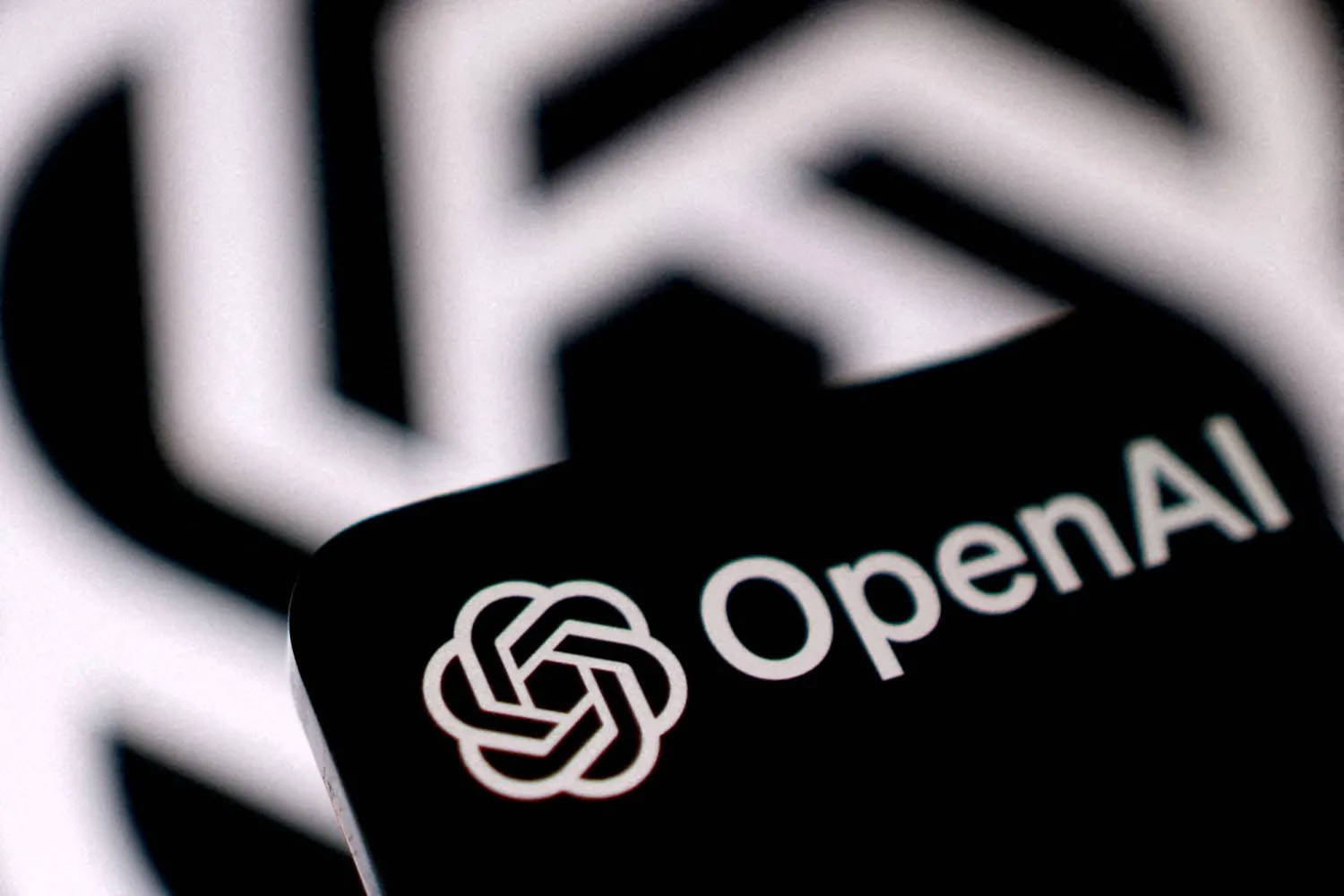 OpenAI suspende treino de modelos de IA mais avançados