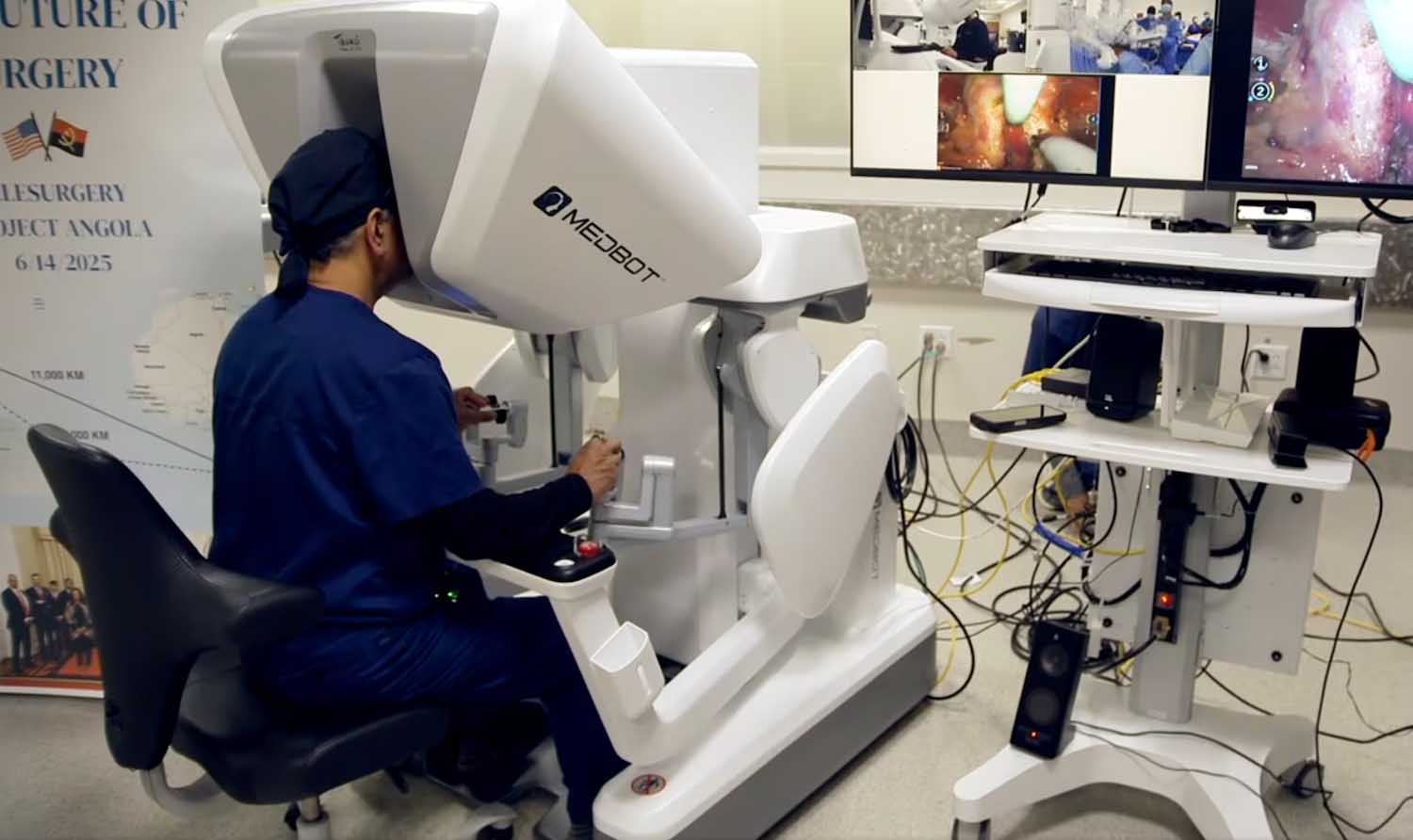 Primeira cirurgia robótica à distância em África: médico nos EUA opera paciente em Angola