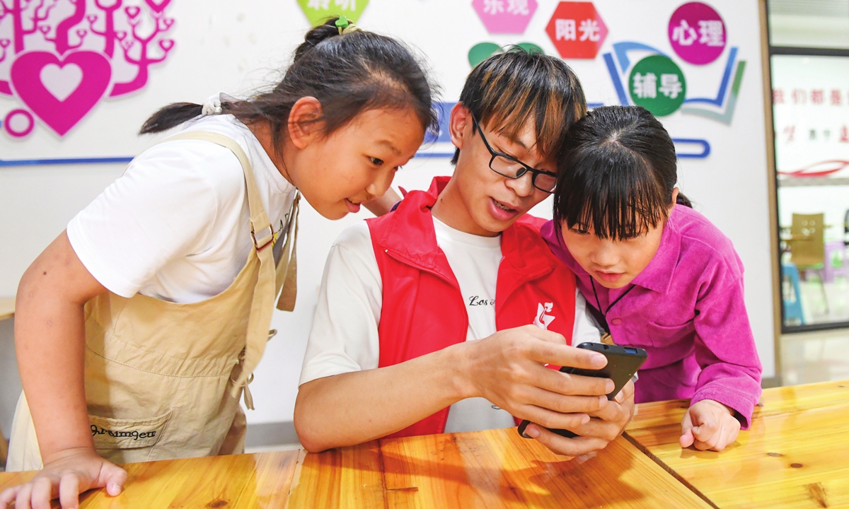 China pretende limitar o uso de smartphones entre jovens