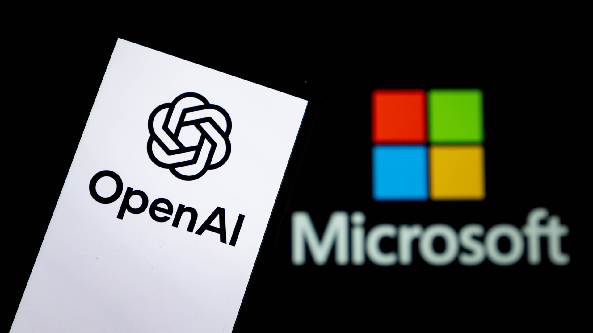 Aliança Microsoft-OpenAI em risco: Acordo com a Amazon pode levar a processo bilionário