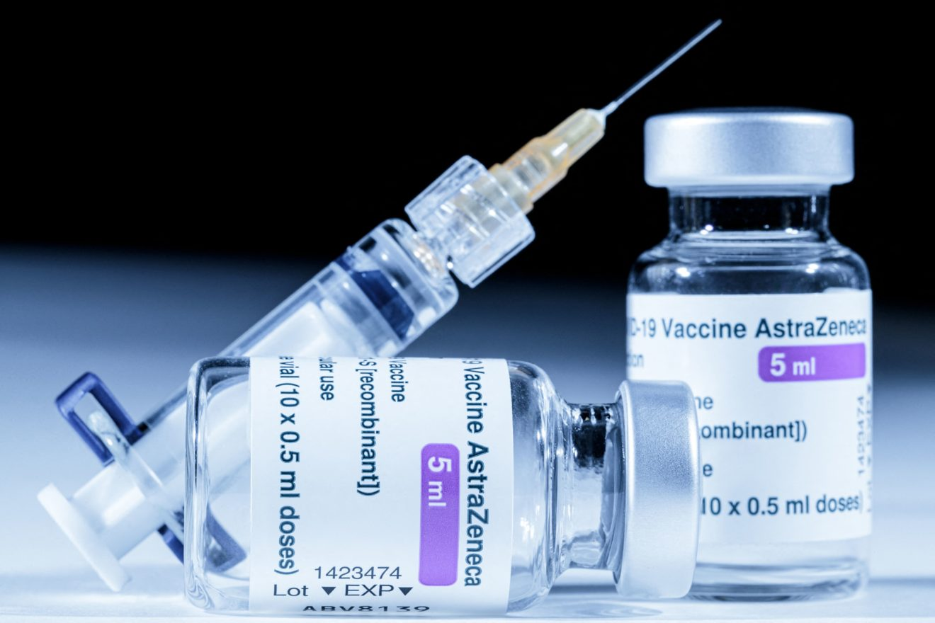 Oxford e AstraZeneca testam vacina contra nova variante detectada na África do Sul