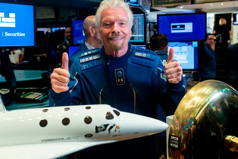 Richard Branson torna-se no primeiro bilionário a viajar para o espaço com nave própria