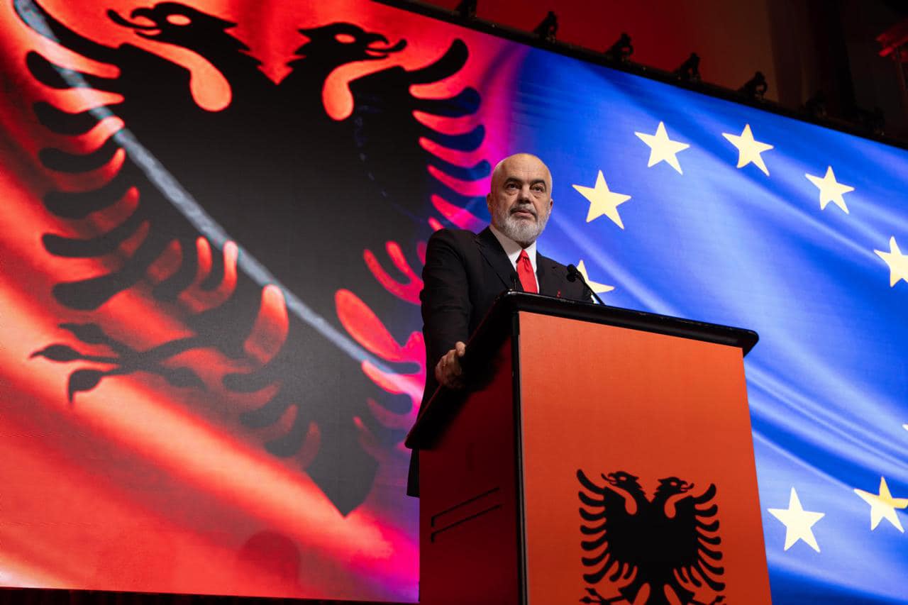 Albânia pondera ministério totalmente gerido por Inteligência Artificial para combater a corrupção